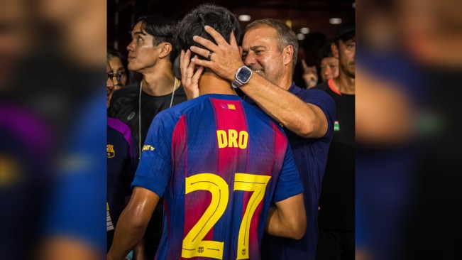 Pedro 'Dro' Fernandez dan pelatih Barcelona, Hansi Flick. [Instagram]